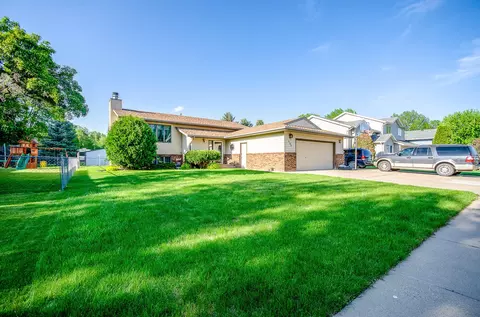 406 E Wachter Ave, Bismarck, ND 58504 photo 1