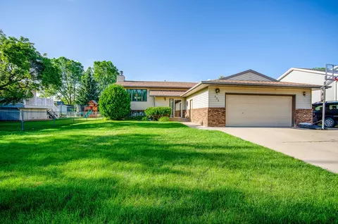 406 E Wachter Ave, Bismarck, ND 58504 photo 2
