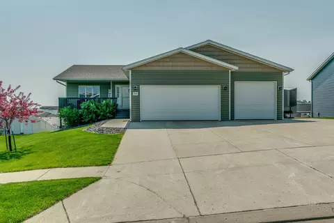 949 Yukon Dr, Bismarck, ND 58503 photo 2