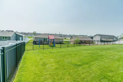 949 Yukon Dr, Bismarck, ND 58503 photo 37