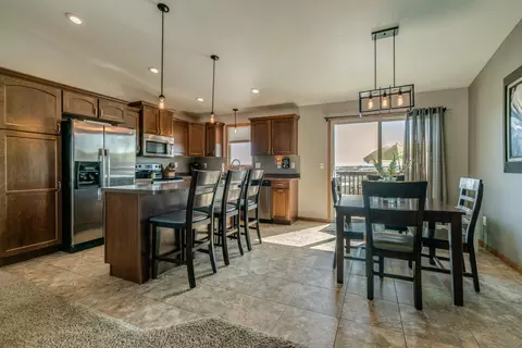 949 Yukon Dr, Bismarck, ND 58503 photo 3
