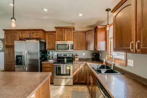 949 Yukon Dr, Bismarck, ND 58503 photo 4