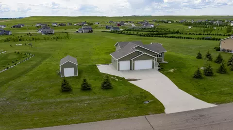 7030 Derek Dr, Bismarck, ND 58504 photo 3