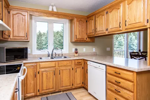 9520 Plainview Dr, Bismarck, ND 58503 photo 12
