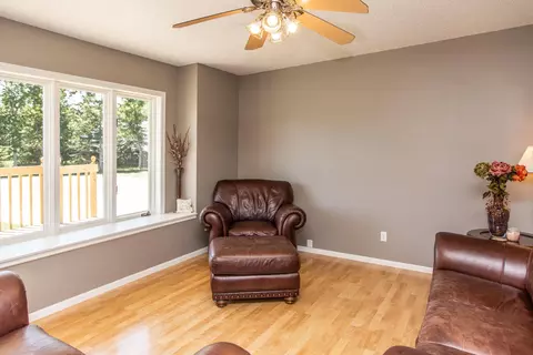 9520 Plainview Dr, Bismarck, ND 58503 photo 5
