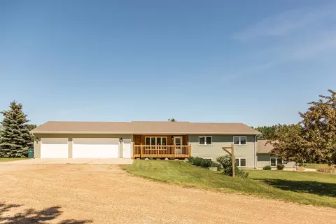 9520 Plainview Dr, Bismarck, ND 58503 photo 1