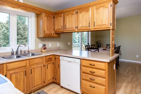9520 Plainview Dr, Bismarck, ND 58503 photo 13