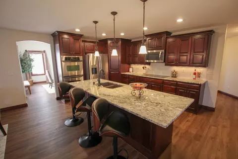 1321 Eagles View Pl, Bismarck, ND 58503 photo 2