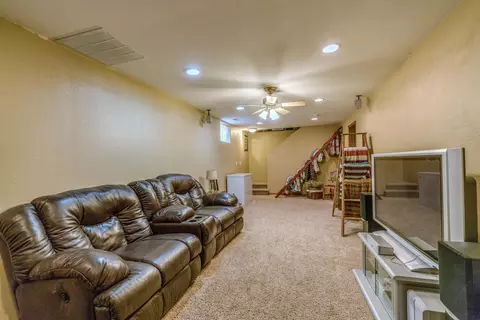 622 Meadow Ln, Bismarck, ND 58504 photo 19
