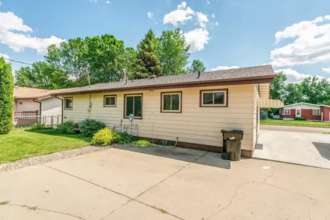 622 Meadow Ln, Bismarck, ND 58504 photo 32