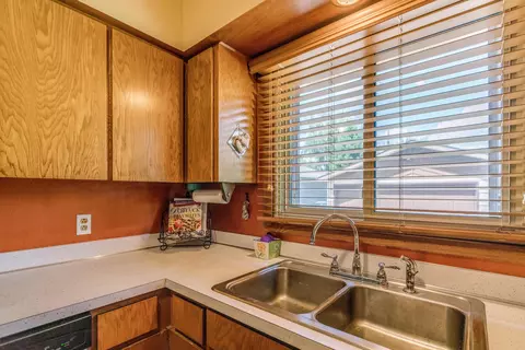 622 Meadow Ln, Bismarck, ND 58504 photo 9