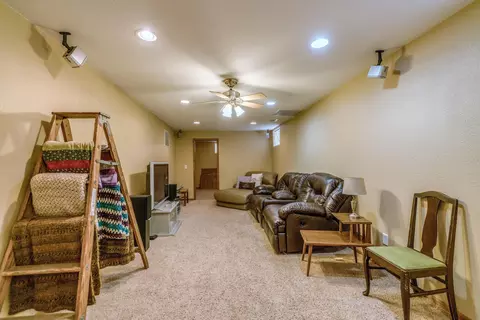 622 Meadow Ln, Bismarck, ND 58504 photo 18