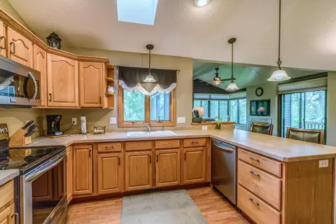 3326 Devon Pl, Bismarck, ND 58504 photo 4