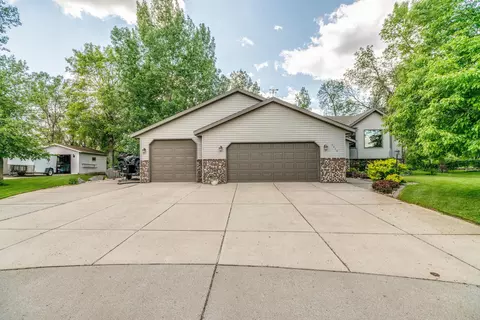 3326 Devon Pl, Bismarck, ND 58504 photo 1