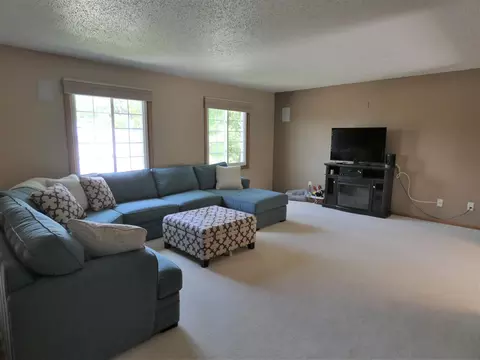 1009 Capitol Ave E, Bismarck, ND 58501 photo 4