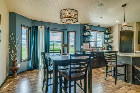 3225 Tyndale Cir, Bismarck, ND 58503 photo 3