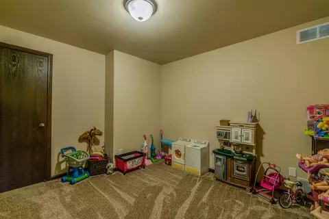 3225 Tyndale Cir, Bismarck, ND 58503 photo 39