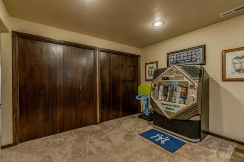 3225 Tyndale Cir, Bismarck, ND 58503 photo 33
