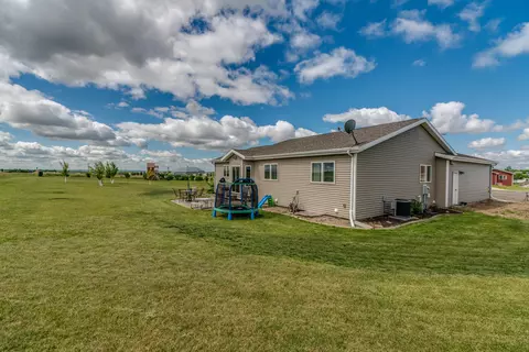 3225 Tyndale Cir, Bismarck, ND 58503 photo 43