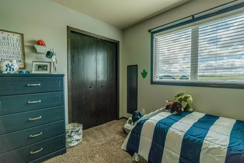 3225 Tyndale Cir, Bismarck, ND 58503 photo 22