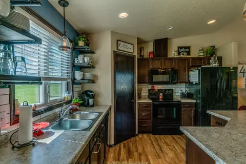 3225 Tyndale Cir, Bismarck, ND 58503 photo 7