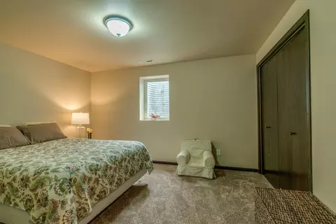 3225 Tyndale Cir, Bismarck, ND 58503 photo 36