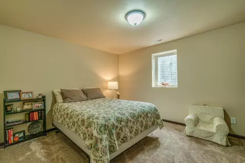 3225 Tyndale Cir, Bismarck, ND 58503 photo 35