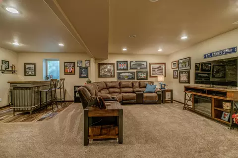 3225 Tyndale Cir, Bismarck, ND 58503 photo 28