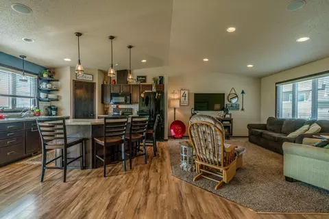 3225 Tyndale Cir, Bismarck, ND 58503 photo 2