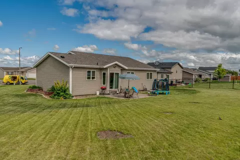 3225 Tyndale Cir, Bismarck, ND 58503 photo 44