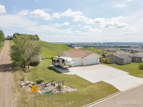 3024 Hillside Rd, Mandan, ND 58554 photo 3