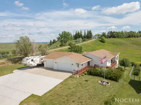 3024 Hillside Rd, Mandan, ND 58554 photo 1