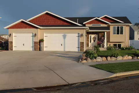 513 Pumice Loop, Bismarck, ND 58503 photo 1
