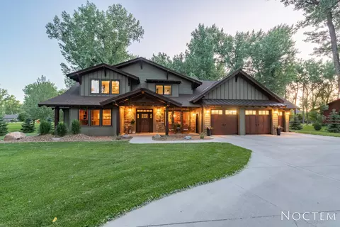 2014 Harbor Dr, Bismarck, ND 58504 photo 1