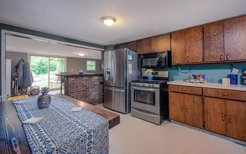 411 Bell St, Bismarck, ND 58501 photo 2