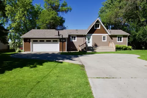 418 River Rd, Bismarck, ND 58504 photo 2