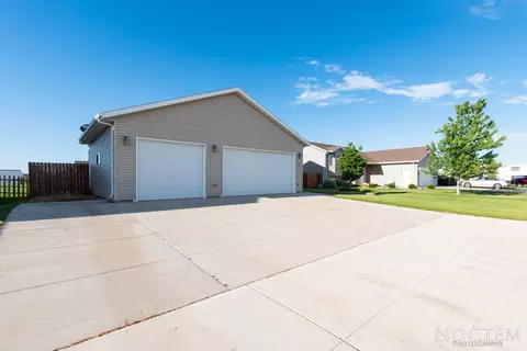 144 Dolan Dr, Lincoln, ND 58504 photo 2