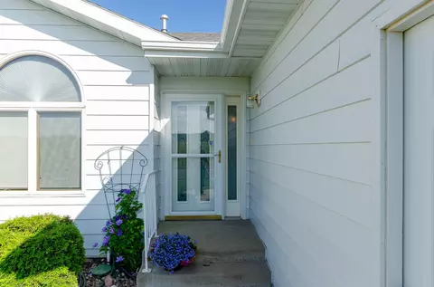 3907 Normandy St, Bismarck, ND 58503 photo 2