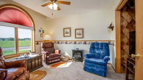 3907 Normandy St, Bismarck, ND 58503 photo 4