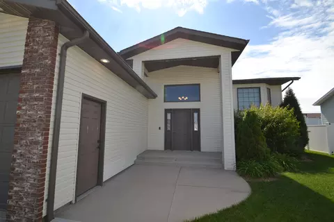 2205 Lacorte Loop, Bismarck, ND 58503 photo 2