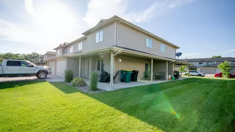 800 Compass Ln, Bismarck, ND 58504 photo 2