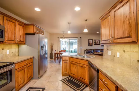 800 Compass Ln, Bismarck, ND 58504 photo 8