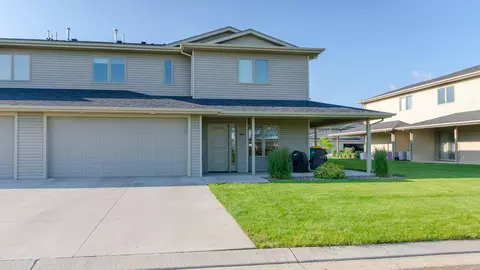 800 Compass Ln, Bismarck, ND 58504 photo 1