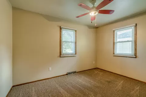 612 Meadow Ln, Bismarck, ND 58504 photo 9