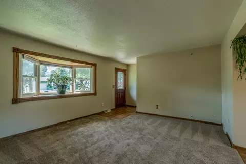 612 Meadow Ln, Bismarck, ND 58504 photo 2