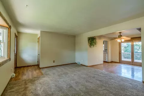 612 Meadow Ln, Bismarck, ND 58504 photo 3