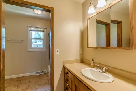 612 Meadow Ln, Bismarck, ND 58504 photo 13