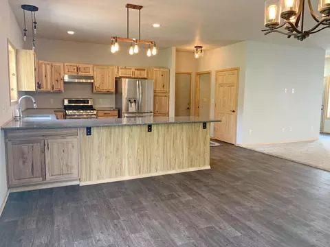 5728 Olive Tree Dr, Bismarck, ND 58503 photo 4