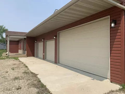 5728 Olive Tree Dr, Bismarck, ND 58503 photo 3