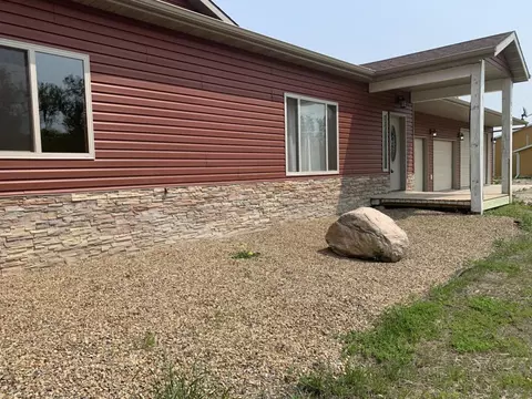 5728 Olive Tree Dr, Bismarck, ND 58503 photo 9